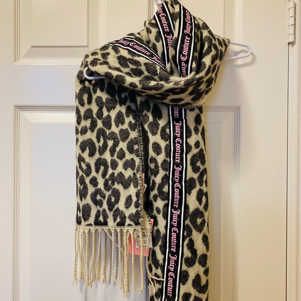 Juicy couture shawl / thick scarf - leopard print beige and black